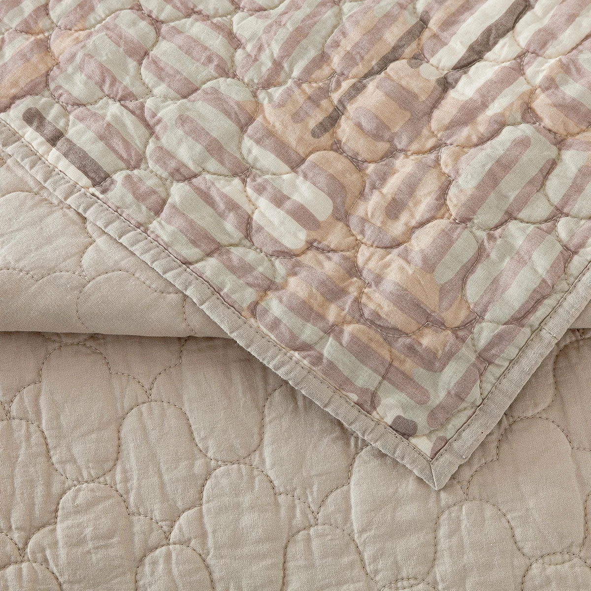 Peking All Décor Abrazo Quilt Set By Jungalow® 3 Peking All Décor Abrazo Quilt Set By Jungalow®